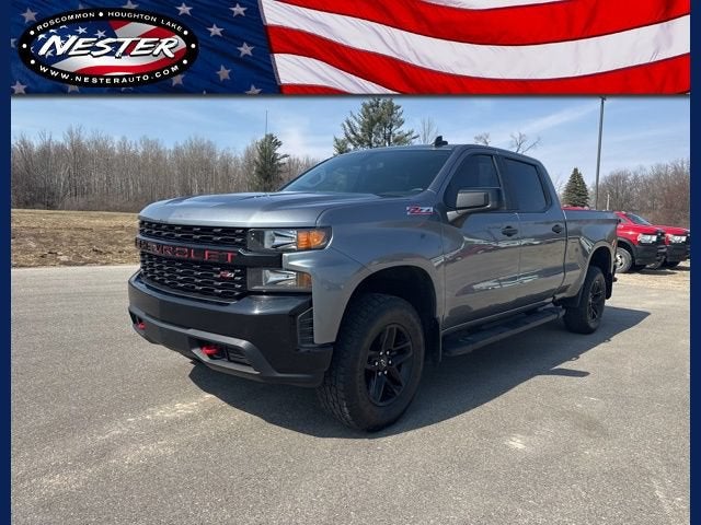 2021 Chevrolet Silverado 1500 Custom Trail Boss in Satin Steel Metallic — front three-quarter view